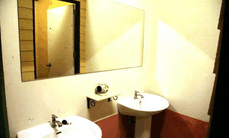 Patong Backpacker Hostel Экстерьер фото