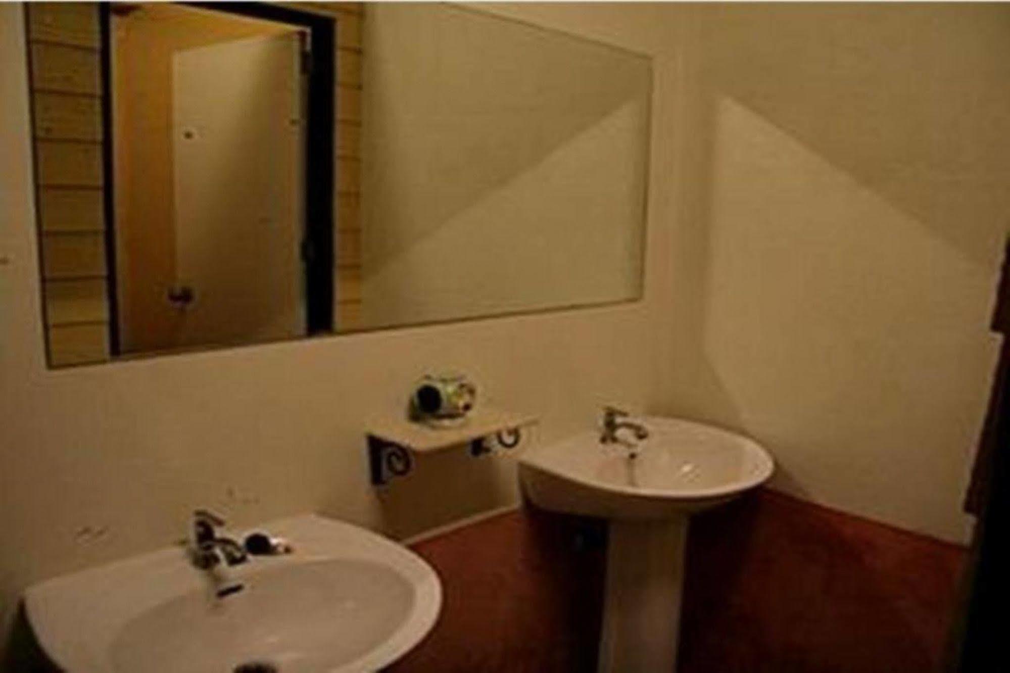 Patong Backpacker Hostel Экстерьер фото